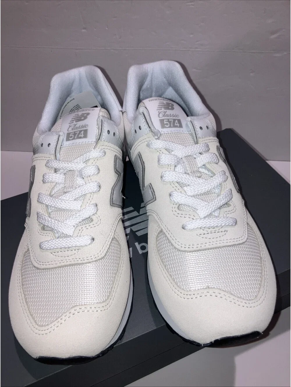 New balance 574 Core Nimbus Cloud White US Size Mens 8.5/Women’s 10 ML574EVW NEW